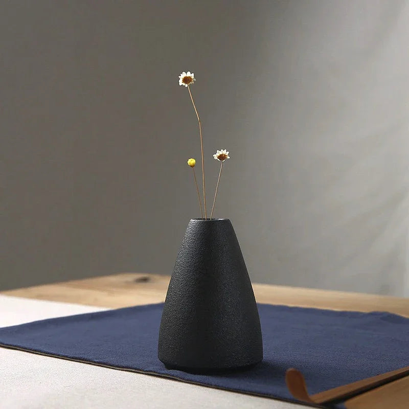 Vaso pequeno de cerâmica preta, decoração para casa, artesanato, enfeite de mesa, simplicidade, decoração em estilo japonês