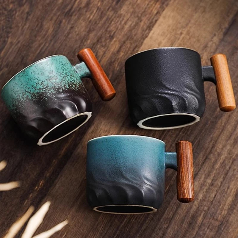 Caneca de Café Vintage Cerâmica Artesanal com Cabo de Madeira